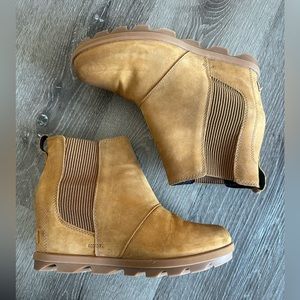 Sorel Joan of Arctic Wedge II Chelsea ankle bootie, size 10, Camel Brown
